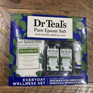 NEW DR TEALS RELAX & RELIEF  WITH EUCALYPTUS & SPEARMINT BATH AND BODY GIFT SET